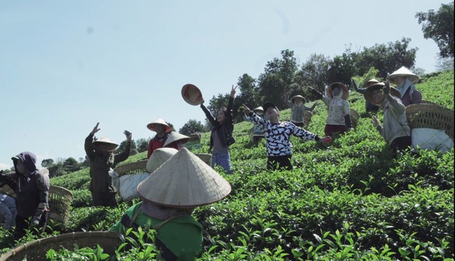 Khán giả bất ngờ khi nghe Trường Giang rap bằng giọng Quảng Nam trong MV mới ảnh 1