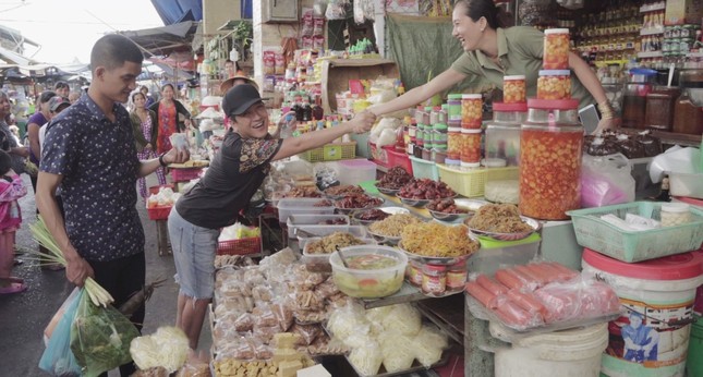 Khán giả bất ngờ khi nghe Trường Giang rap bằng giọng Quảng Nam trong MV mới ảnh 3
