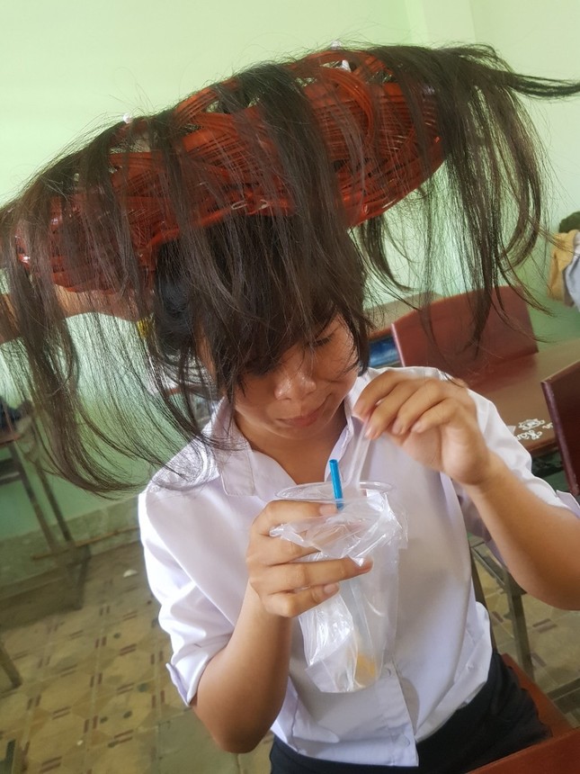 Cười ngất với màn hóa trang đến trường "chất như nước cất" ảnh 1