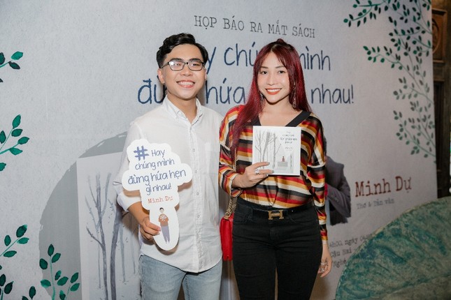 Diễn viên hài Minh Dự bật khóc 2 lần trong buổi họp báo ra mắt sách đầu tay ảnh 1