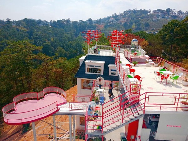 Tìm đến cây cầu trái tim đôi ở Đà Lạt để phá bỏ lời nguyền "đi hai về một" ảnh 4
