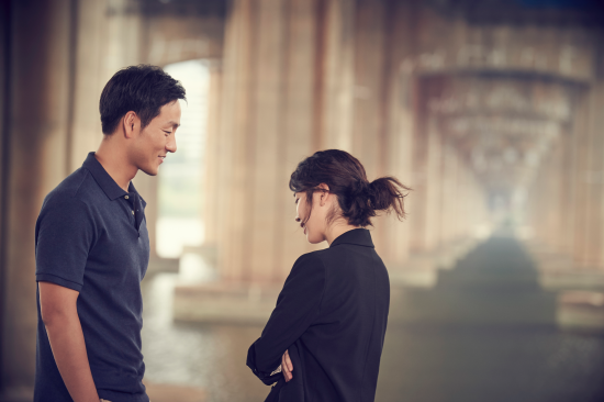 IU một mình đóng 4 vai trong sê-ri phim ngắn mới trên Netflix ảnh 4