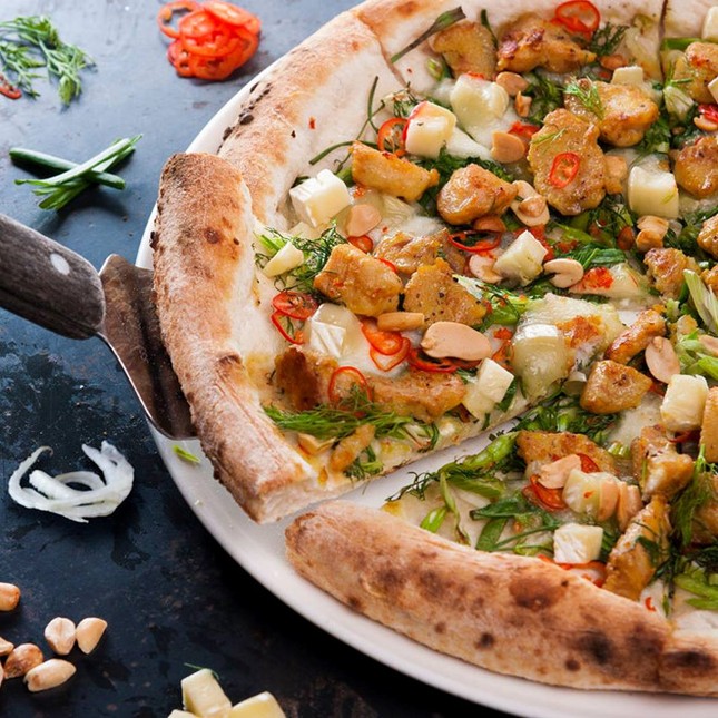 Pizza bún đậu mắm tôm - sự kết hợp "kỳ quái" của ẩm thực đông - tây ảnh 5