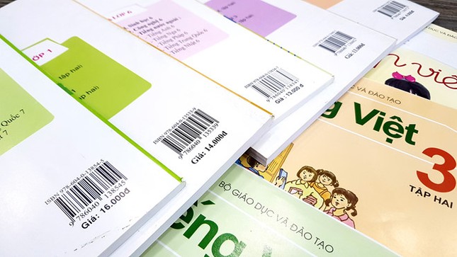 Đã in SGK tăng giá, ai phải chịu trách nhiệm? ảnh 1