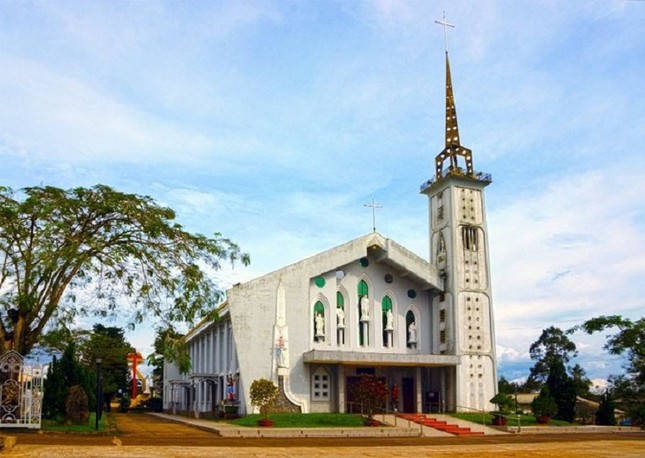 Phát hiện ngôi nhà gỗ mái hoa đẹp như tranh vẽ cách Đà Lạt 100 km ảnh 8