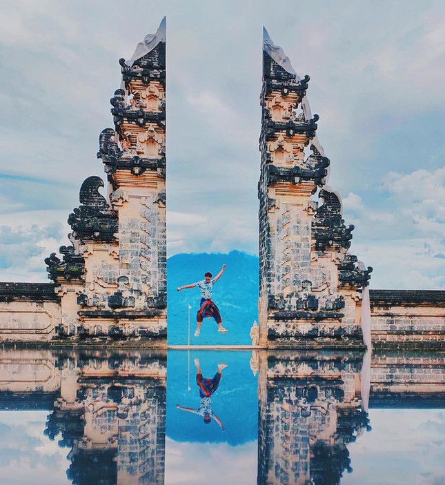 Du khách phát hiện "bị lừa" khi đến cánh cổng thiên đường "ảo tung chảo" tại Bali ảnh 1