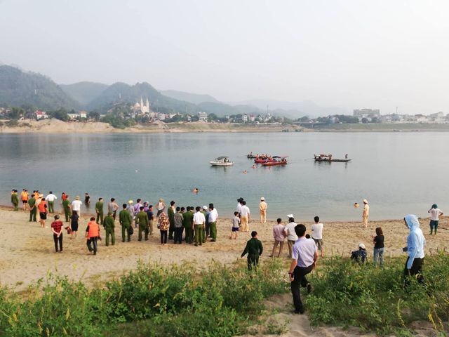 Hoà Bình: 8 học sinh chết đuối trên sông Đà ảnh 6