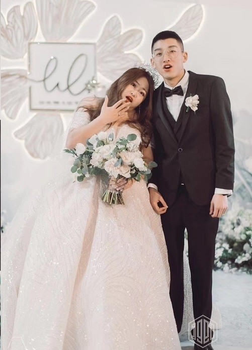 Ngôn tình có thật của cặp đũa lệch: "Mập lên rồi, em kẹt ở tim anh, không ra được nữa" ảnh 3