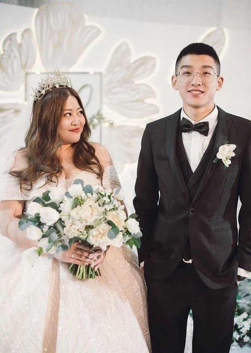 Ngôn tình có thật của cặp đũa lệch: "Mập lên rồi, em kẹt ở tim anh, không ra được nữa" ảnh 7