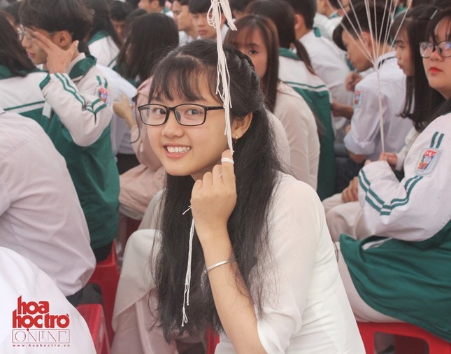 Nam Định: Teen THPT Lý Tự Trọng thướt tha trong ngày kỷ niệm 60 năm thành lập trường ảnh 8
