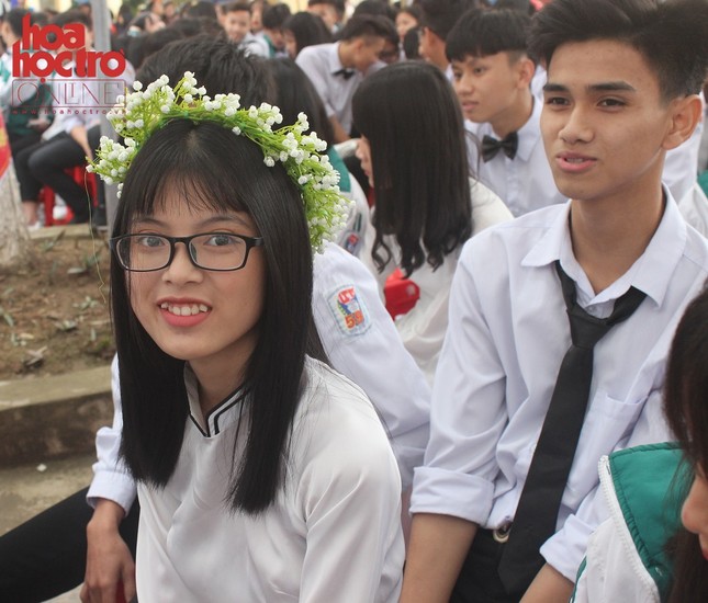 Nam Định: Teen THPT Lý Tự Trọng thướt tha trong ngày kỷ niệm 60 năm thành lập trường ảnh 10