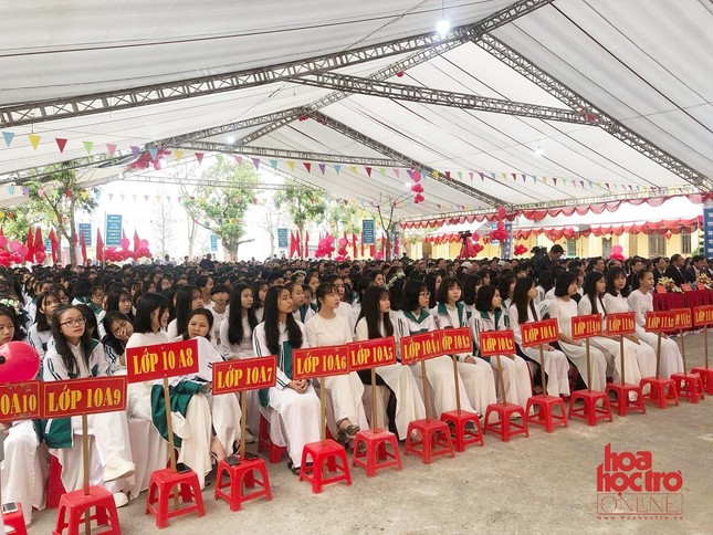 Nam Định: Teen THPT Lý Tự Trọng thướt tha trong ngày kỷ niệm 60 năm thành lập trường ảnh 1