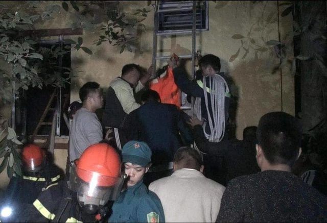 Hà Nội: Nhà 5 tầng cháy lớn, 1 người tử vong, 6 người được giải cứu ảnh 2