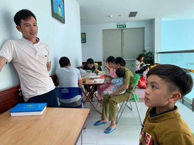 Nghe tin em ốm nặng, cậu bé 13 tuổi đạp xe vượt hơn 100km xuống Hà Nội đến ngất xỉu ảnh 1