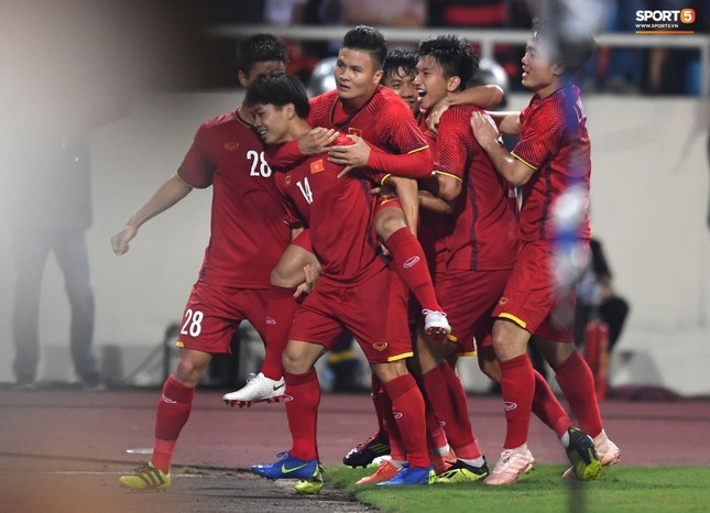 Cách ăn mừng bàn thắng cực đáng yêu của U23 Việt Nam: Ai ghi bàn thì người đó cõng Hải! ảnh 5