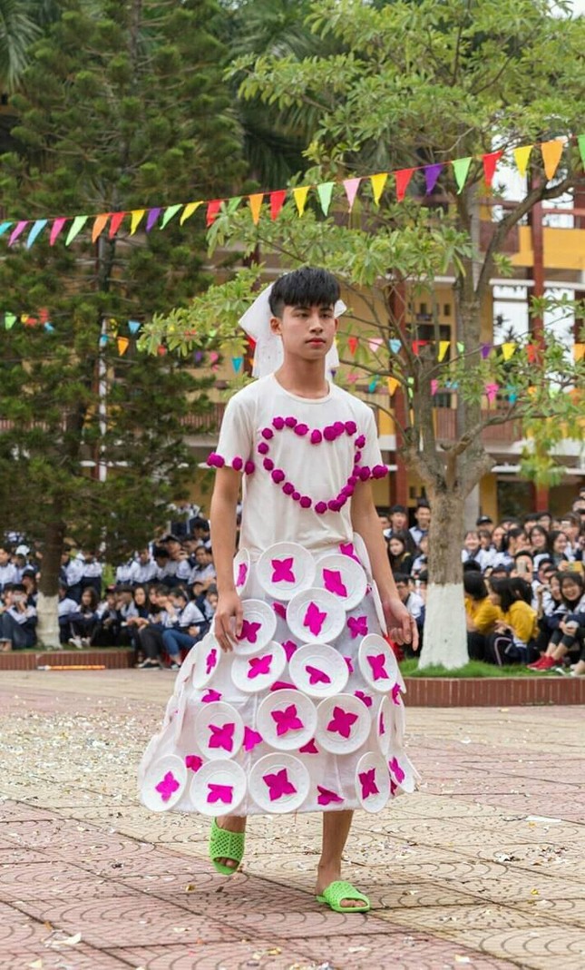 Khi thầy cô tạo điều kiện hết sức để đánh thức "khả năng thiết kế thời trang tiểm ẩn" trong teen ảnh 3