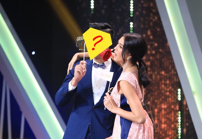 Hoa hậu Hương Giang cùng "chị đại" Lukkade “quậy tung” sân khấu "Người Ấy Là Ai?" mùa 2 ảnh 3