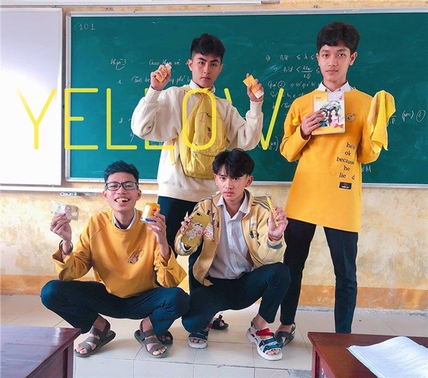 Đồng phục lớp là chuyện xưa rồi, bây giờ phải theo trào lưu "lớp học nhiều màu" mới chất! ảnh 1