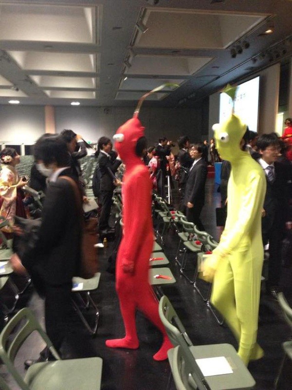 Nhận bằng tốt nghiệp như sinh viên Nhật Bản: Mặc bằng đồ cosplay siêu "dị" ảnh 4