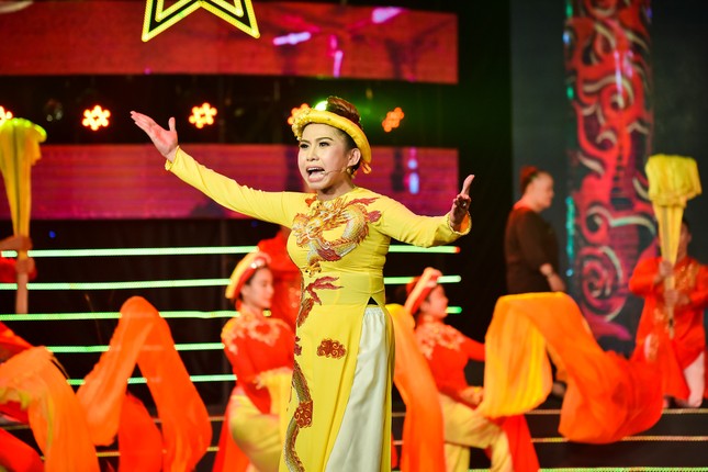 Quán quân "Sao nối ngôi" tiết lộ từng phải bán xe của khán giả tặng để đầu tư cho tiết mục ảnh 3