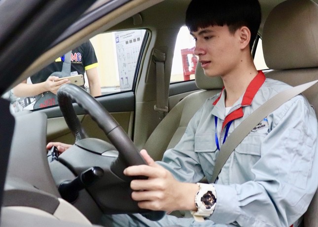 Teen THPT háo hức trải nghiệm “Một ngày làm sinh viên” tại trường Đại học Sao Đỏ ảnh 5