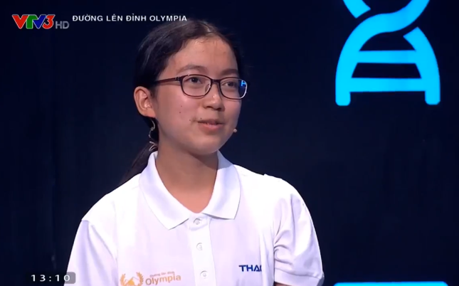 Nữ sinh Đường lên đỉnh Olympia "múa quạt" trên trường quay khiến dân mạng tranh cãi ảnh 3
