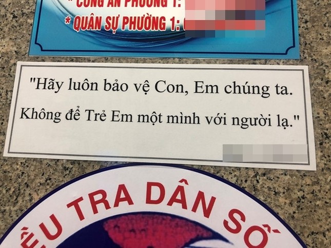Một chung cư tại TP.HCM dán cảnh báo: "Không để trẻ em một mình với người lạ" ảnh 1