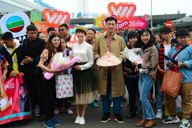 Nghệ sĩ TVB: Thái Tử Bối rạng ngời, Đàm Tuấn Ngạn điển trai, thích thú gặp gỡ fan Việt ảnh 2