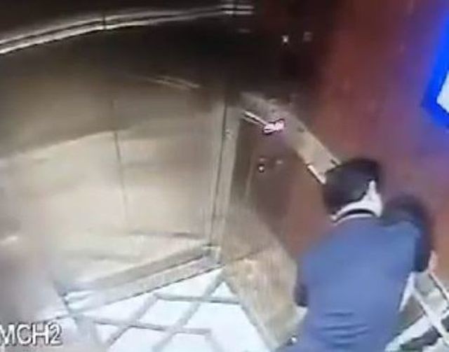 Tranh cãi việc người dân rủ nhau "check-in” trước nhà cựu Phó viện trưởng VKS sàm sỡ bé gái ảnh 1