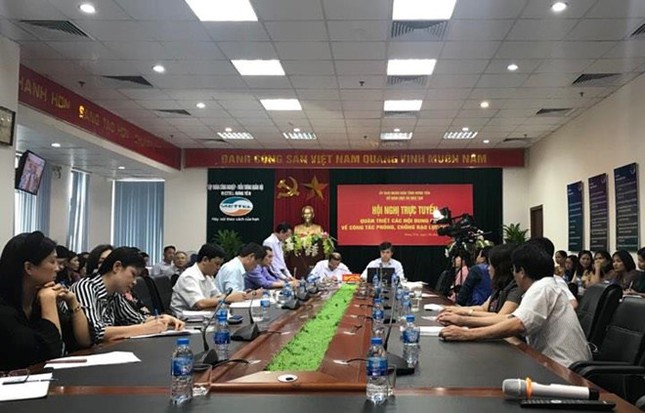 Xem xét đưa ra khỏi ngành giáo viên chủ nhiệm vụ nữ sinh bị đánh ảnh 1