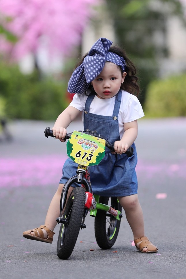 Con gái Xuân Lan xuất hiện tại show diễn thời trang trong vai trò vedette. ảnh 5
