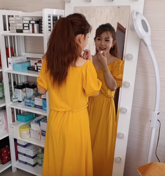 Đã tìm ra bạn gái của Khoa Pug, cô nàng "Cameraman" theo anh đi khắp nơi để kiếm tiền tỷ ảnh 2