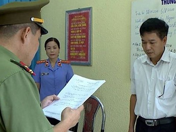 Khởi tố cựu thiếu tá công an "tích cực" hỗ trợ sửa điểm thi ở Sơn La ảnh 1