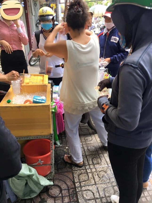 Xuất hiện "trà sữa chửi" tại TP.HCM gây phẫn nộ: "Đưa đúng 11K thì bán không thì thôi!" ảnh 2