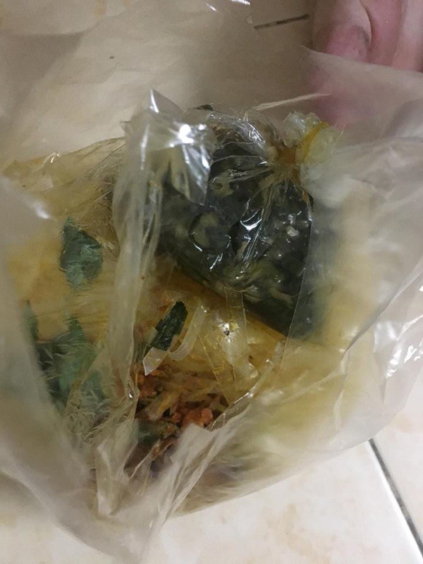 Giao đồ ăn tặng kèm bịch bánh tráng, nhắc khách "ăn khuya ít thôi không mập", chàng Grab nhận "5 sao" ảnh 7