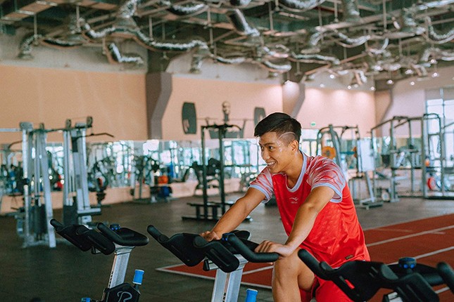 Không chỉ Phan Văn Đức, nhiều cầu thủ bóng đá Việt Nam khiến fan xuyến xao với thân hình khoẻ khoắn ảnh 1