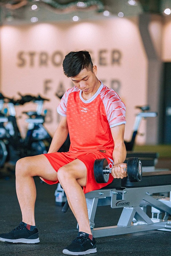 Không chỉ Phan Văn Đức, nhiều cầu thủ bóng đá Việt Nam khiến fan xuyến xao với thân hình khoẻ khoắn ảnh 2