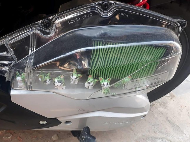 Ốp điện thoại xưa rồi, giờ cộng đồng mạng còn dùng cả ốp xe máy siêu đáng yêu! ảnh 5