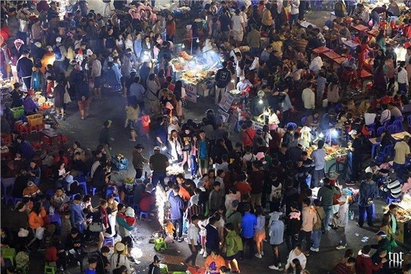 Đà Lạt "nghẹt thở" vì lượng khách đông "khủng khiếp" đổ về vào ngày nghỉ lễ ảnh 1