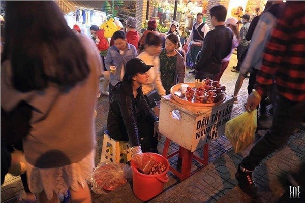 Đà Lạt "nghẹt thở" vì lượng khách đông "khủng khiếp" đổ về vào ngày nghỉ lễ ảnh 3