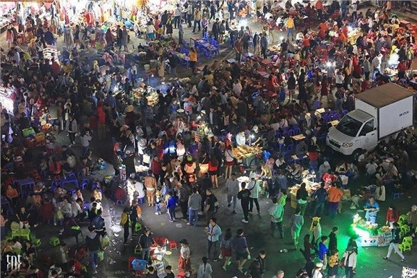 Đà Lạt "nghẹt thở" vì lượng khách đông "khủng khiếp" đổ về vào ngày nghỉ lễ ảnh 5