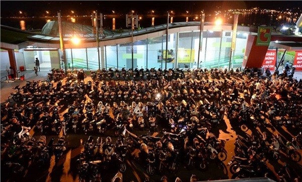 Đà Lạt "nghẹt thở" vì lượng khách đông "khủng khiếp" đổ về vào ngày nghỉ lễ ảnh 8