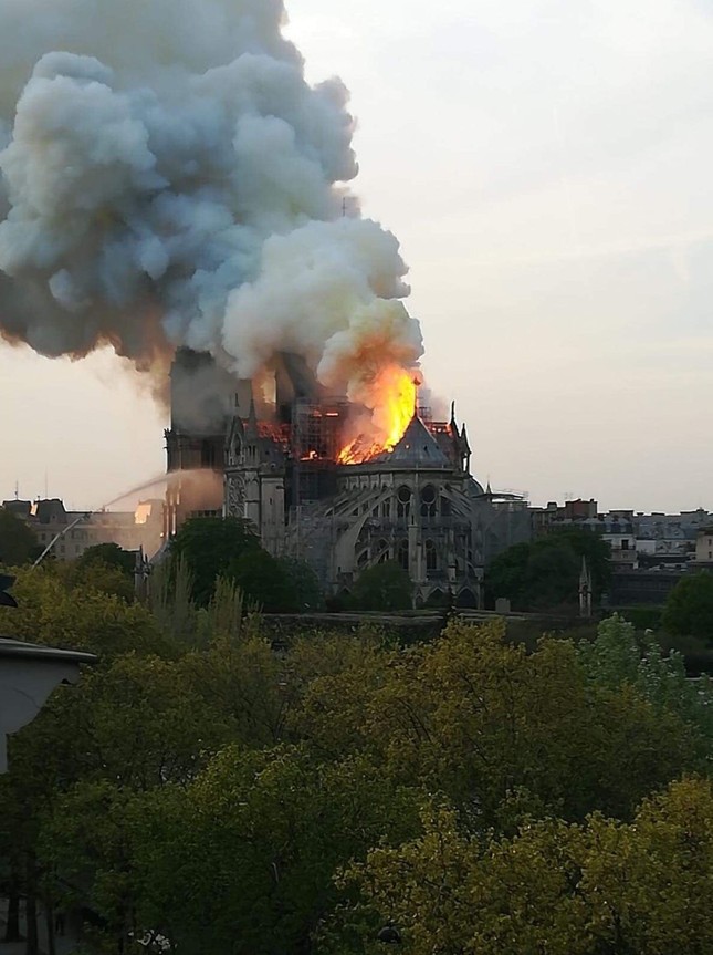 Số tiền quyên góp để phục dựng Nhà thờ Đức Bà Paris - Pháp đã lên tới nửa tỷ đôla Mỹ ảnh 2