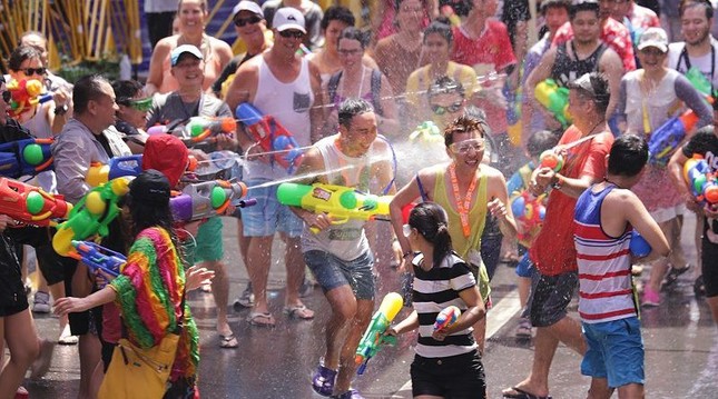 Mới trải qua 5 ngày đầu tiên, lễ hội Songkran đã khiến 323 người chết và hàng ngàn người bị thương ảnh 1