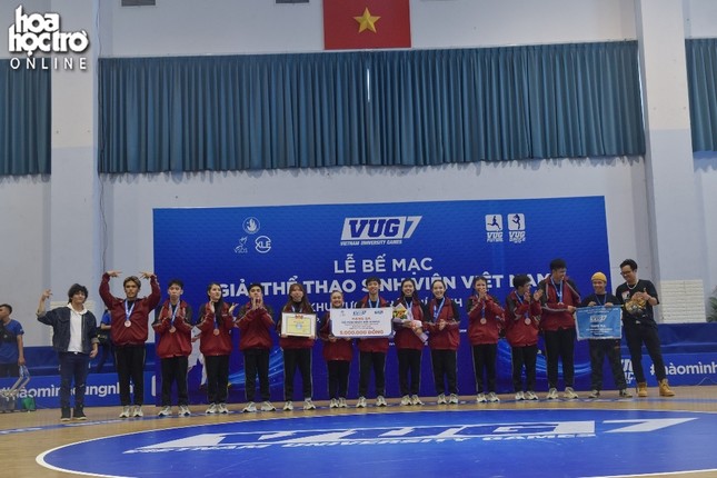 Mang không khí Hawaii tới "VUG Dance Battle", trường ĐH Bách Khoa bảo vệ thành công chức vô địch ảnh 15