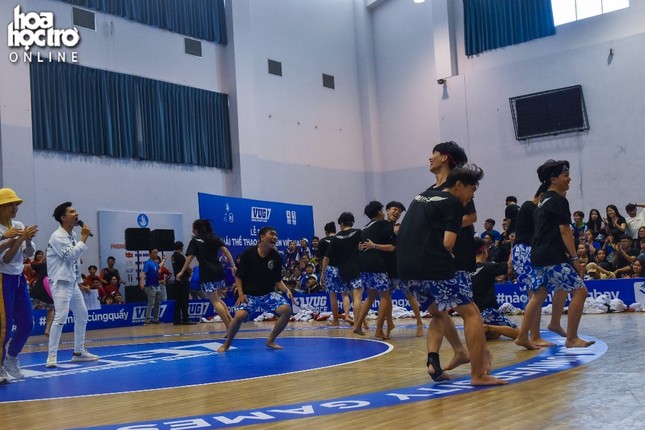 Mang không khí Hawaii tới "VUG Dance Battle", trường ĐH Bách Khoa bảo vệ thành công chức vô địch ảnh 12