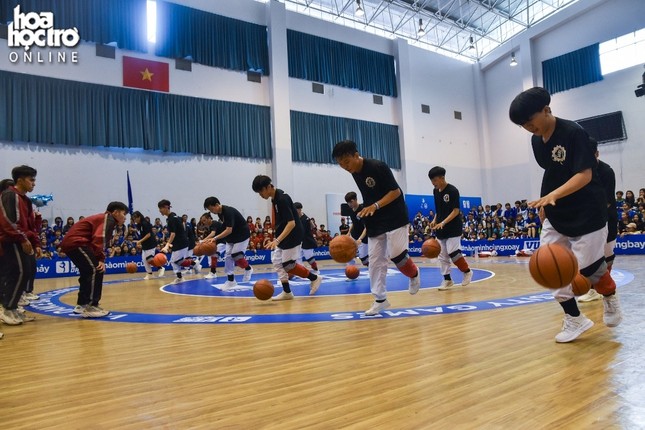 Mang không khí Hawaii tới "VUG Dance Battle", trường ĐH Bách Khoa bảo vệ thành công chức vô địch ảnh 14