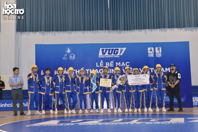 Mang không khí Hawaii tới "VUG Dance Battle", trường ĐH Bách Khoa bảo vệ thành công chức vô địch ảnh 16