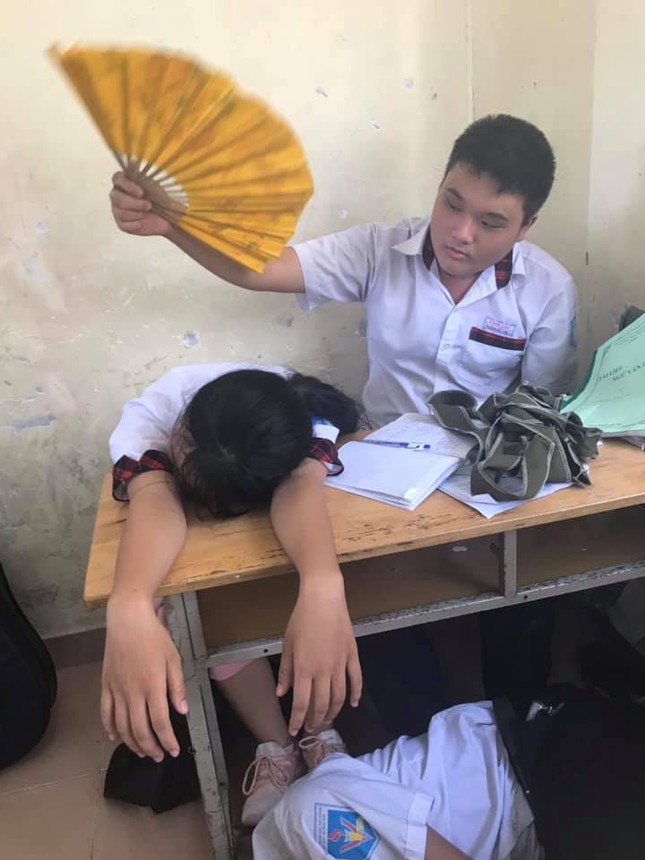 Ngàn lẻ một “biện pháp chống nóng” cười đau ruột của teen khi ông Trời đùng đùng "sốt" ảnh 10