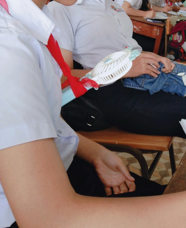 Ngàn lẻ một “biện pháp chống nóng” cười đau ruột của teen khi ông Trời đùng đùng "sốt" ảnh 8